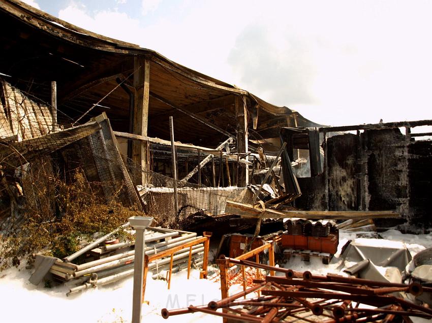 Feuer Halle Siegburg Gewerbegebiet Zange P134.JPG